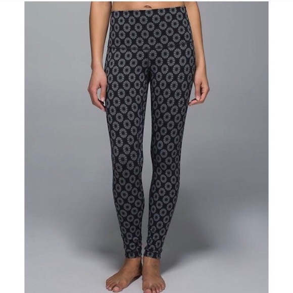 lululemon athletica Pants - Lululemon Wunder Under Slate leggings Circles Med
